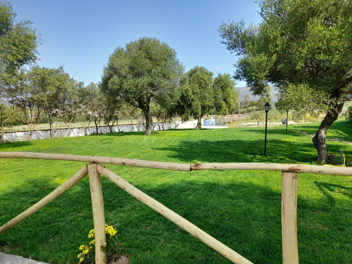 Agriturismo Palas De Serra Country Resort Onifai Eksteriør billede