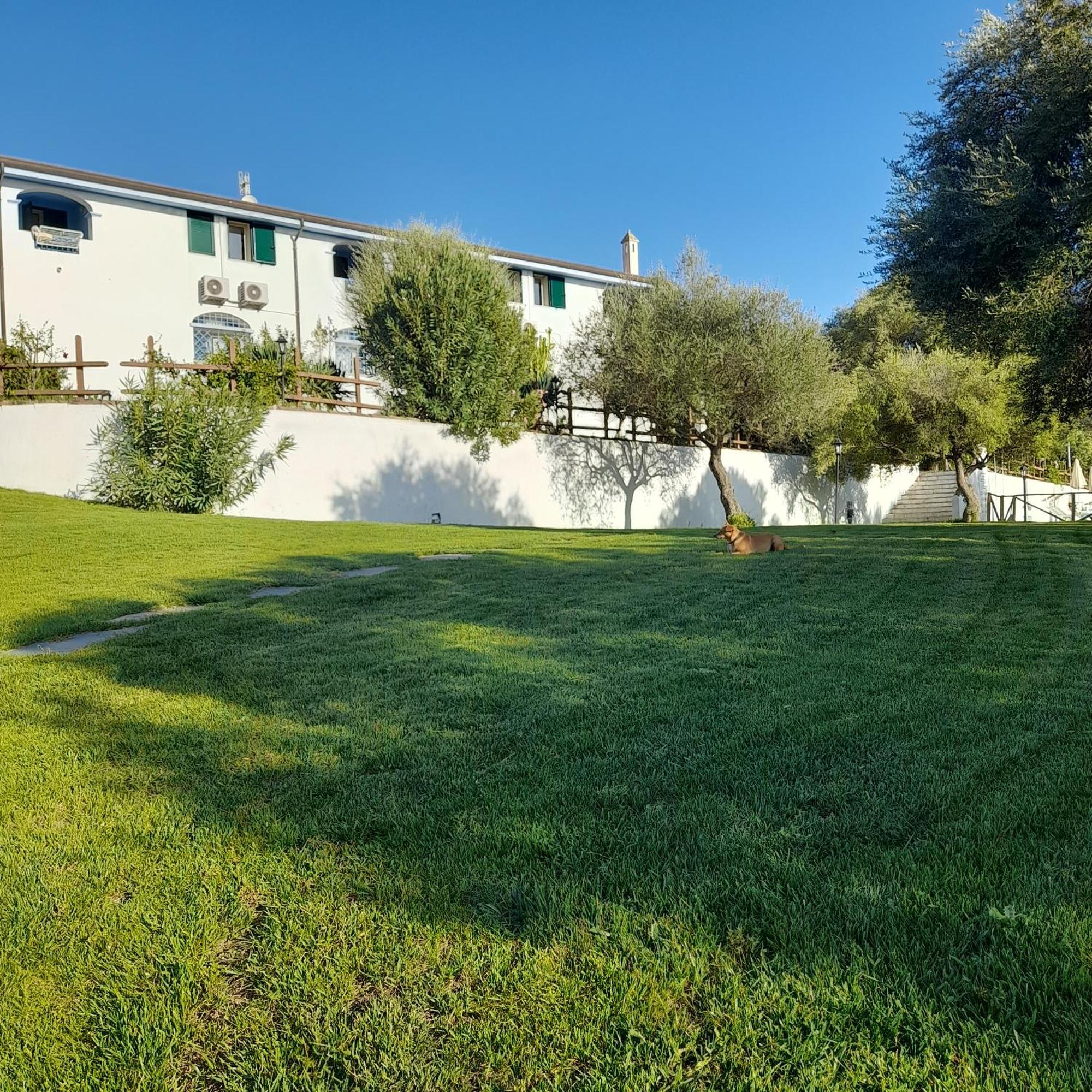 Agriturismo Palas De Serra Country Resort Onifai Eksteriør billede